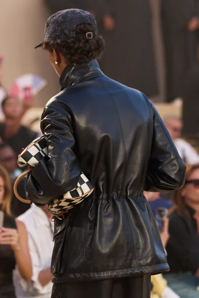 Look 12